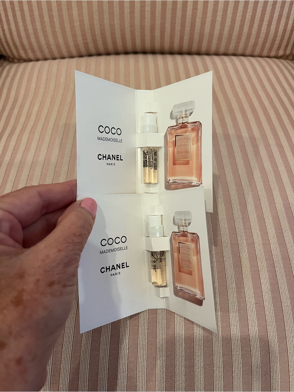 GWP CHANEL Gift Box, CHANEL Tissue Paper, Two Coco Perfume Samples - Picture 3 of 10